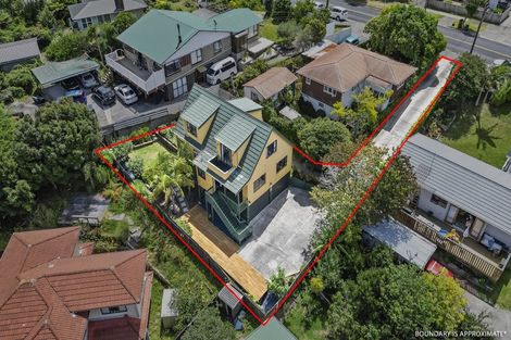 Photo of property in 1/254 Sturges Road, Henderson, Auckland, 0612