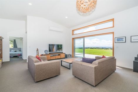 Photo of property in 8 Ridgeview Road, Aokautere, Palmerston North, 4471