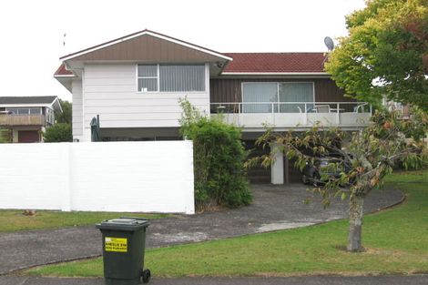 Photo of property in 10 Manhattan Heights, Glendene, Auckland, 0602