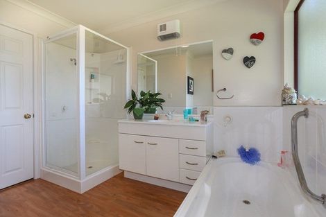 Photo of property in 12 Channel View Road, Clarks Beach, Pukekohe, 2679