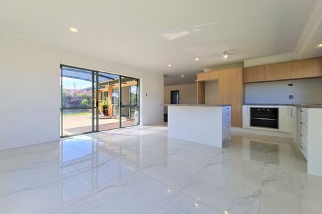 Photo of property in 33 Sandwick Drive, Weymouth, Auckland, 2103