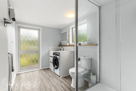 Photo of property in 15 Bickerstaffe Road, Maungaturoto, 0520