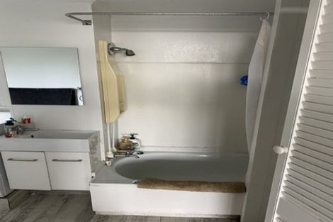 Photo of property in Churchill Flats, 213 The Terrace, Wellington Central, Wellington, 6011