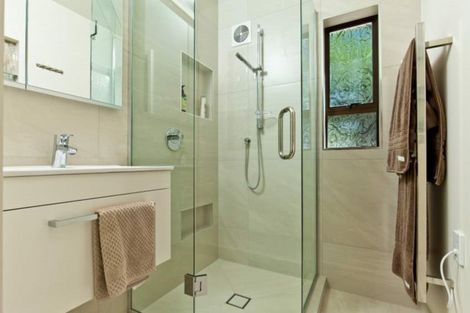 Photo of property in 1/30 Manly Esplanade, Browns Bay, Auckland, 0630