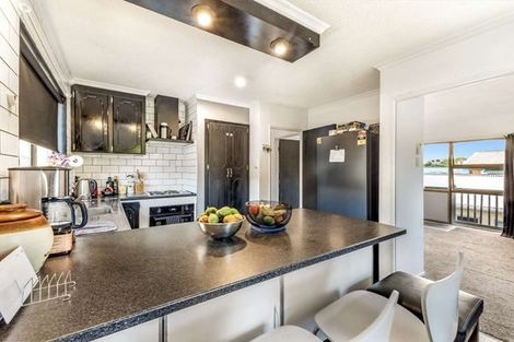 Photo of property in 84 Pioneer Road, Moturoa, New Plymouth, 4310