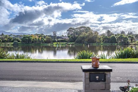 Photo of property in 12 Mcgregor Place, Paraparaumu, 5032