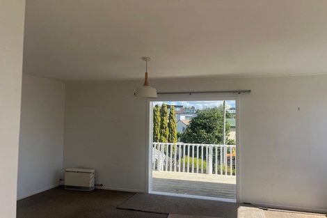 Photo of property in 1/666 East Coast Road, Pinehill, Auckland, 0630