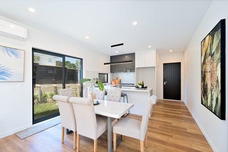 Photo of property in 21c Barron Drive, Green Bay, Auckland, 0604