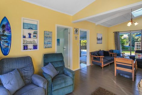 Photo of property in 2 Hennessy Street East, Foxton Beach, Foxton, 4815