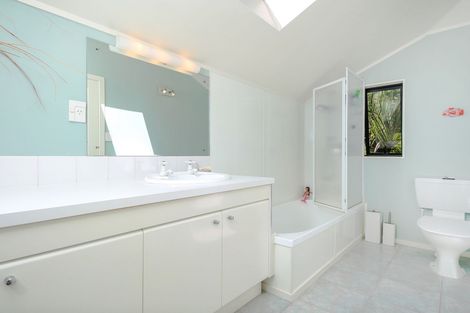 Photo of property in 89a Woodlands Park Road, Titirangi, Auckland, 0604