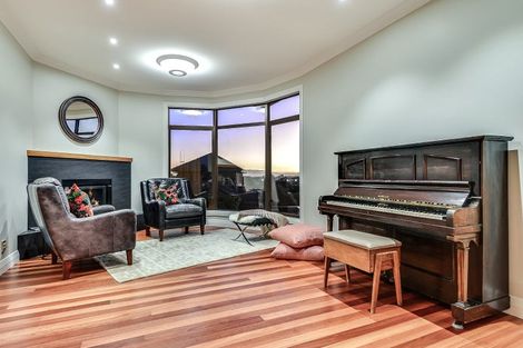 Photo of property in 145 Lake Crescent, Hamilton Lake, Hamilton, 3204