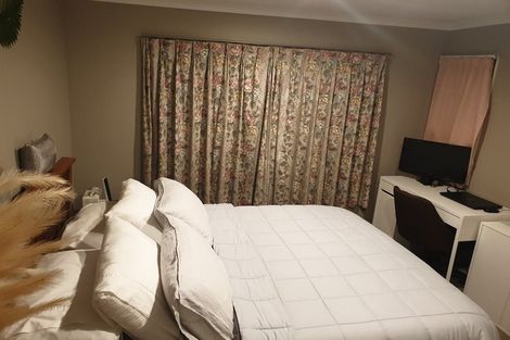 Photo of property in 20a Malmo Place, Massey, Auckland, 0614