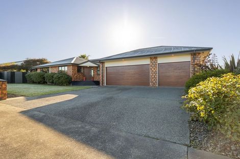 Photo of property in 6 Galea Grove, Kelvin Grove, Palmerston North, 4414