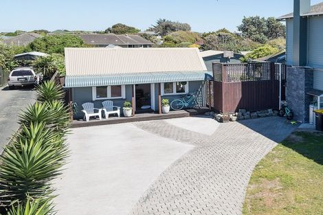 Photo of property in 5 Marine Parade, North New Brighton, Christchurch, 8083