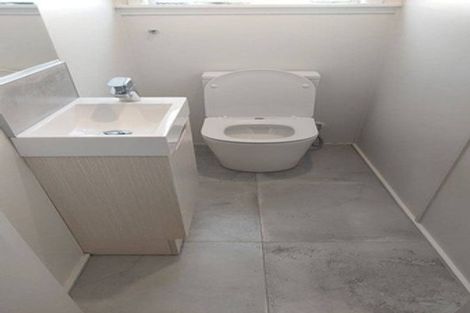 Photo of property in 1/25 Peach Road, Glenfield, Auckland, 0629