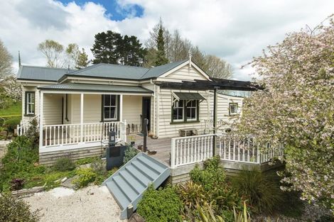 Photo of property in 100 Brewster Road, Pukekawa, Tuakau, 2696