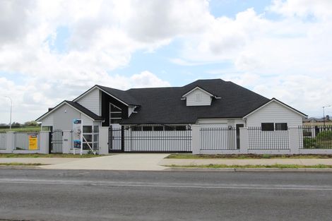 Photo of property in 53 Sunset Road, Totara Vale, Auckland, 0632