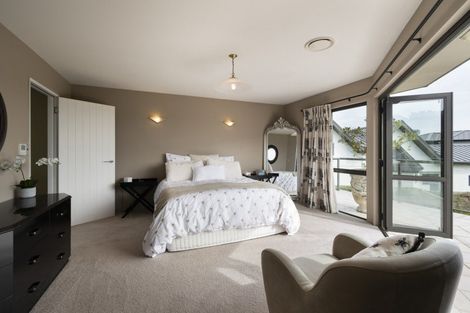 Photo of property in 70 Waicola Drive, Fitzherbert, Palmerston North, 4471