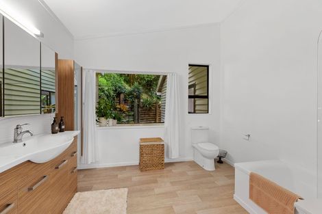 Photo of property in 14 Glenelg Road, Red Beach, 0932