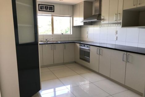 Photo of property in 25a Ravenwood Drive, Forrest Hill, Auckland, 0620