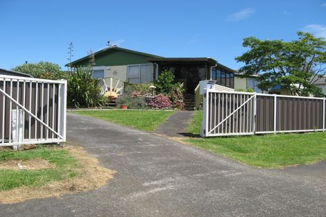 Photo of property in 2 Desford Place, Mangere, Auckland, 2022