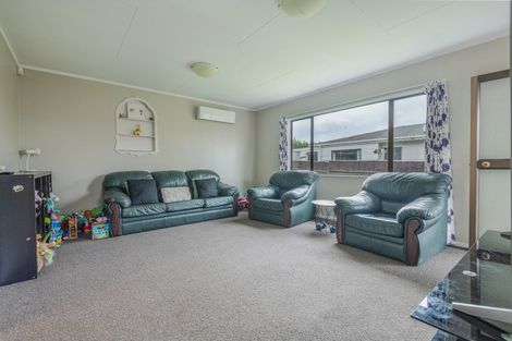 Photo of property in 59 Raglan Avenue, Cloverlea, Palmerston North, 4412