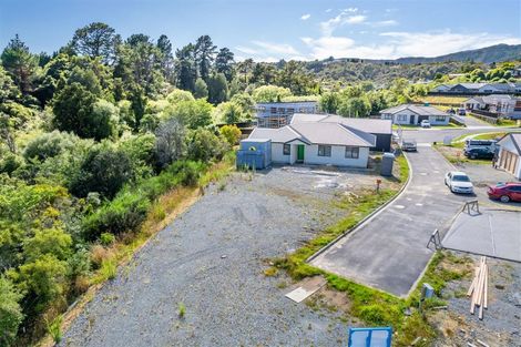 Photo of property in 6 Nikau Lane, Timberlea, Upper Hutt, 5018