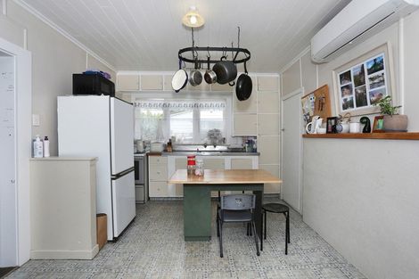 Photo of property in 18 Robert Street, Marton, 4710