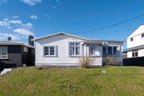 Photo of property in 43 Pitau Road, Mount Maunganui, 3116