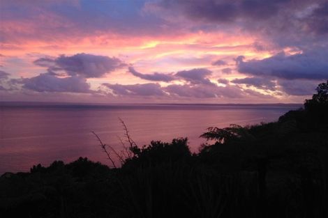 Photo of property in 98 Cliff View Drive, Green Bay, Auckland, 0604