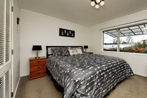 Photo of property in 9 Farwood Drive, Henderson, Auckland, 0612