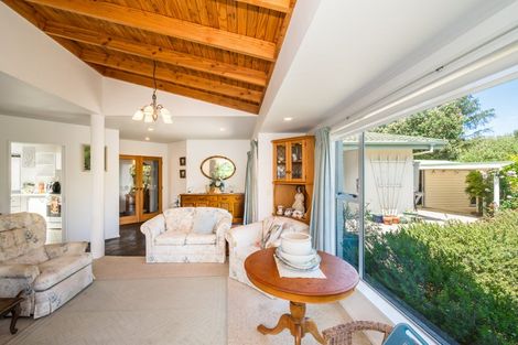 Photo of property in 20 Freyberg Crescent, Waikanae Beach, Waikanae, 5036