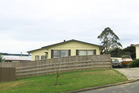 Photo of property in 5 Edelweiss Grove, Timberlea, Upper Hutt, 5018