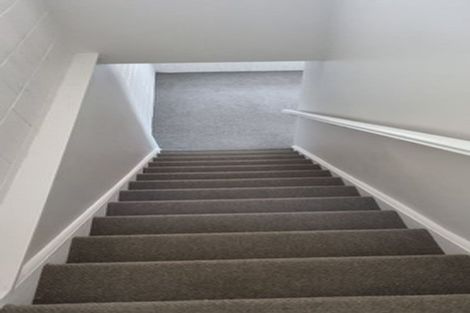 Photo of property in 1/15 Bloomsbury Grove, Newlands, Wellington, 6037