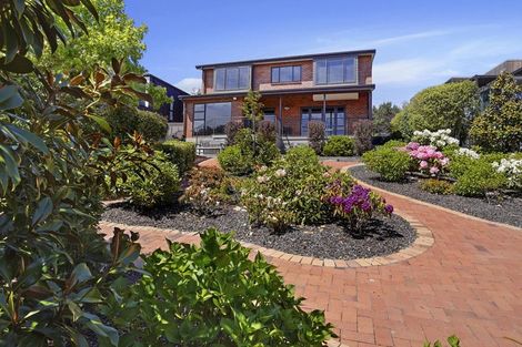 Photo of property in 11 Hilltop Lane, Mount Pleasant, Christchurch, 8081