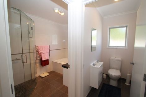 Photo of property in 32 Bulteel Street, New Plymouth, 4310