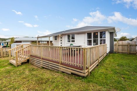 Photo of property in 32 Beauzami Crescent, Ascot Park, Porirua, 5024