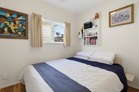 Photo of property in 26 Carlisle Street, Island Bay, Wellington, 6023
