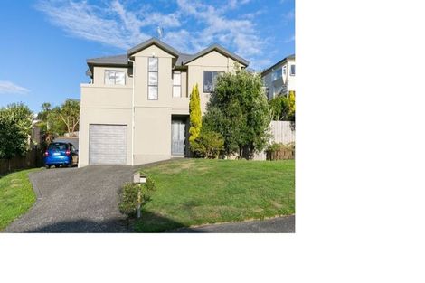Photo of property in 4 Forbes Lane, Newlands, Wellington, 6037