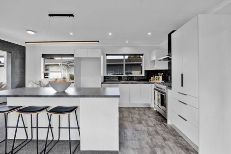 Photo of property in 20 Truby King Street, Merrilands, New Plymouth, 4312