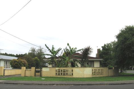 Photo of property in 2/30 Hillcrest Avenue, Hillcrest, Auckland, 0627