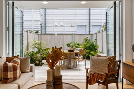 Photo of property in 12 Titoki Close, Matakana, 0985