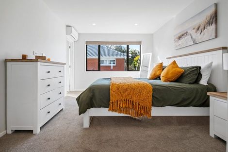 Photo of property in 421b Glenfield Road, Glenfield, Auckland, 0629