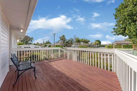 Photo of property in 71 Beach Road, Te Atatu Peninsula, Auckland, 0610