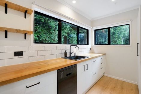 Photo of property in 15a Rosehill Drive, Rosehill, Papakura, 2113