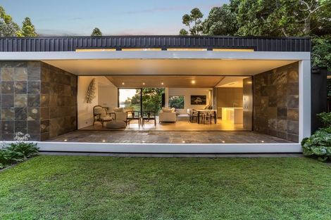 Photo of property in 34 Arapito Road, Titirangi, Auckland, 0604