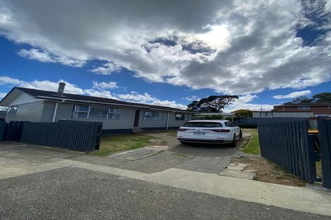 Photo of property in 52 Hobart Crescent, Wattle Downs, Auckland, 2103