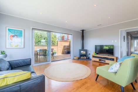 Photo of property in 50 La Rosa Street, Green Bay, Auckland, 0604