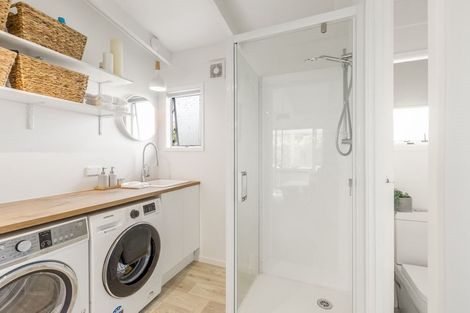 Photo of property in 5b Eagle Place, Red Beach, 0932