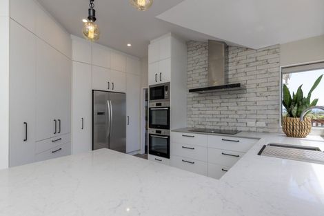 Photo of property in 56 Kakariki Grove, Waikanae, 5036